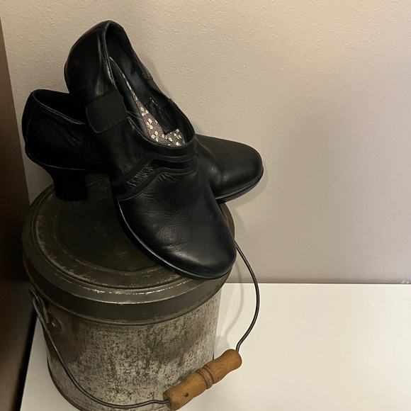 Unique heel Dansko Black Leather Shoes - Picture 3 of 7